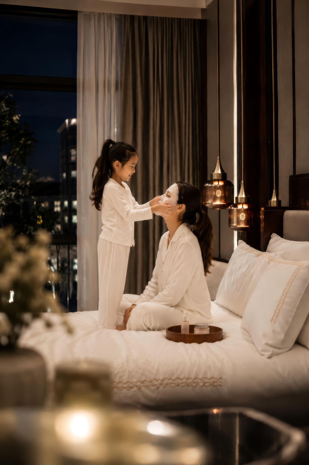 Khoảnh khắc gần gũi giữa mẹ và con gái